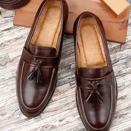 wugatti Stylish & Premium Quality Loafers For Men image 4